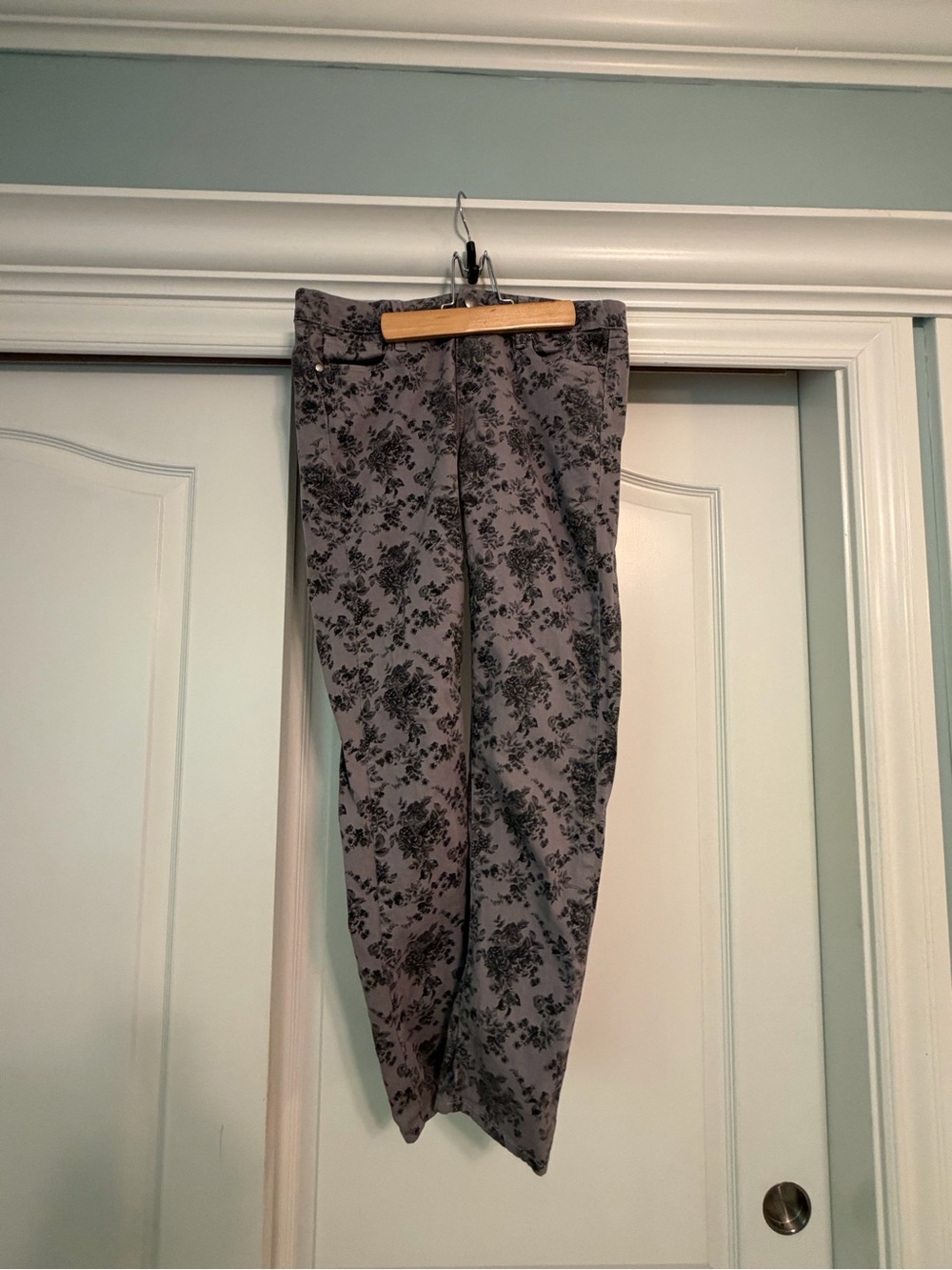 Paige cotton floral gray/black pants- size 29
